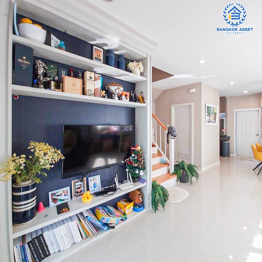 *****บ้านแฝดมือสองนนทบุรี โครงการ ชวนชื่นพาร์ค กาญจนาภิเษก-บางใหญ่ เนื้อที่กว้าง 46.9 ตร.ว. ฟังก์ชัน 3 ห้องนอน 2 ห้องน้ำ 2 ที่จอดรถ บ้านสภาพสวย ติดสวนส่วนกลาง บนทำเลเดินทางสะดวก เชื่อมต่อถนนกาญจนาภิเษก ใกล้รถไฟฟ้าสายสีม่วง "สถานีตลาดบางใหญ่" เพียง 15 นาที !!