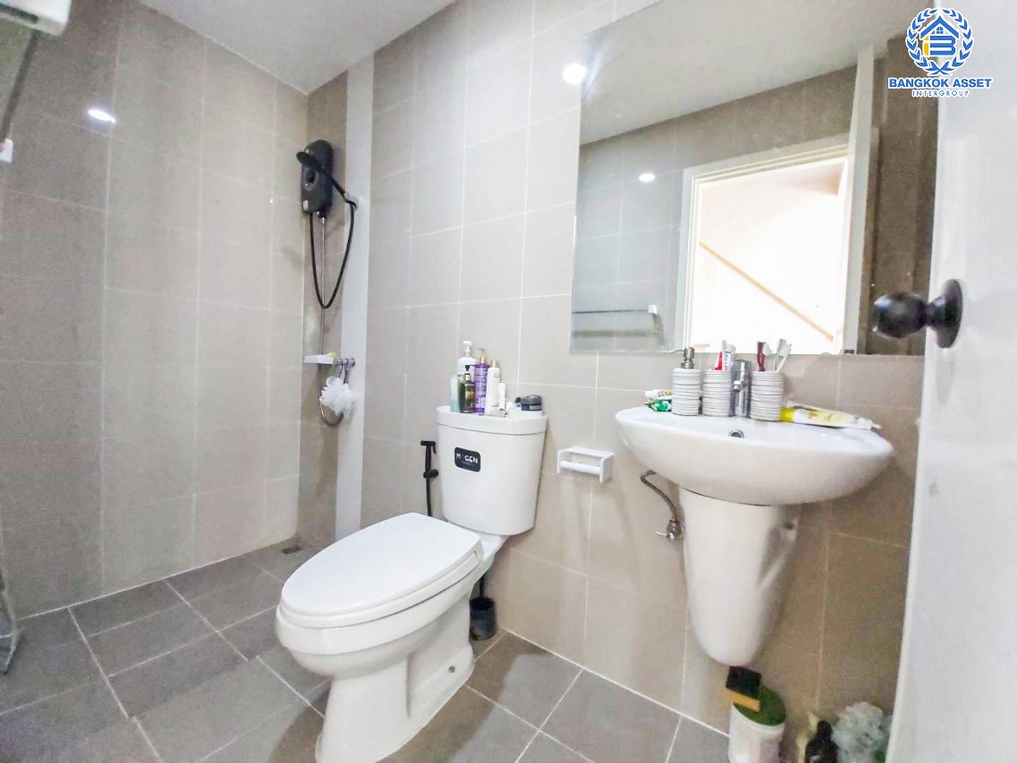 *****บ้านแฝดมือสองนนทบุรี โครงการ ชวนชื่นพาร์ค กาญจนาภิเษก-บางใหญ่ เนื้อที่กว้าง 46.9 ตร.ว. ฟังก์ชัน 3 ห้องนอน 2 ห้องน้ำ 2 ที่จอดรถ บ้านสภาพสวย ติดสวนส่วนกลาง บนทำเลเดินทางสะดวก เชื่อมต่อถนนกาญจนาภิเษก ใกล้รถไฟฟ้าสายสีม่วง "สถานีตลาดบางใหญ่" เพียง 15 นาที !!