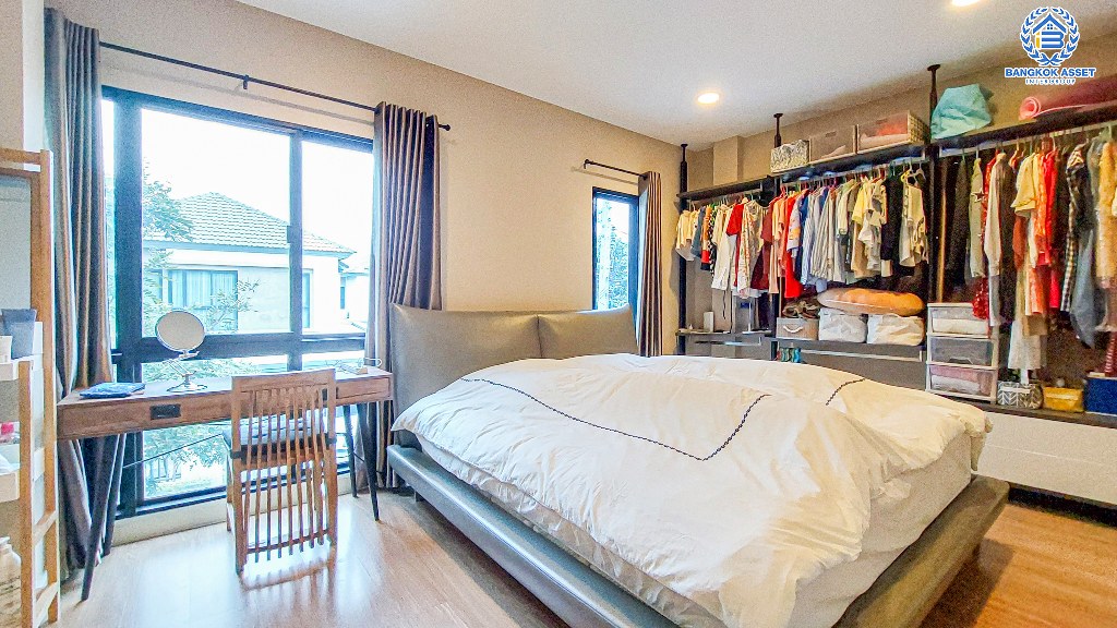 *****บ้านแฝดมือสอง โครงการ ไลฟ์ บางกอก บูเลอวาร์ด ราชพฤกษ์-ปิ่นเกล้า หลังมุม เนื้อที่ 38.90 ตร.ว. ฟังก์ชัน 3 ห้องนอน 3 ห้องน้ำ 2 ที่จอดรถ เฟอร์นิเจอร์บิวอินท์ครบ พร้อมเข้าอยู่ บนทำเลดี เชื่อมต่อถนนราชพฤกษ์ ถนนกาญจนาภิเษก ใกล้ห้างสรรพสินค้า Central Westville และจุดขึ้นทางด่วน "ศรีรัช"