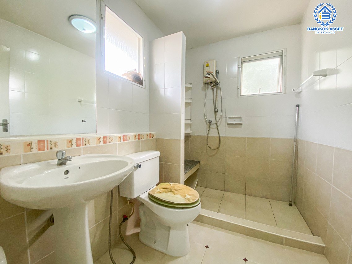 *****บ้านเดี่ยวมือสองนนทบุรี โครงการ พฤกษ์ลดา1 วงแหวน-รัตนาธิเบศร์ หลังมุม เนื้อที่กว้าง 63 ตร.ว. ฟังก์ชัน 4 ห้องนอน 3 ห้องน้ำ 2 ที่จอดรถ แถมฟรี! 5 เครื่องปรับอากาศ และเฟอร์นิเจอร์ บนทำเลเดินทางสะดวก ใกล้รถไฟฟ้าสายสีม่วง "สถานีคลองบางไผ่" และจุดขึ้นทางด่วน "กาญจนาภิเษก" จองเลย