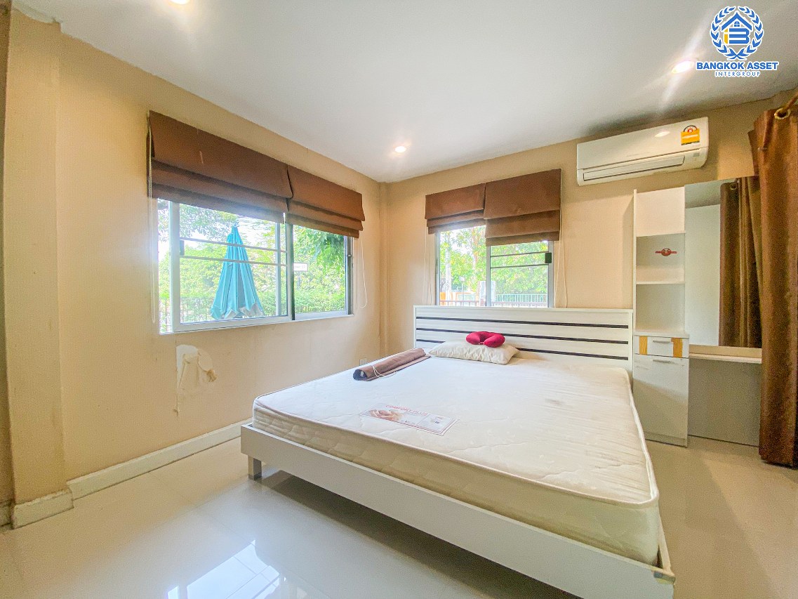 *****บ้านเดี่ยวมือสองนนทบุรี โครงการ พฤกษ์ลดา1 วงแหวน-รัตนาธิเบศร์ หลังมุม เนื้อที่กว้าง 63 ตร.ว. ฟังก์ชัน 4 ห้องนอน 3 ห้องน้ำ 2 ที่จอดรถ แถมฟรี! 5 เครื่องปรับอากาศ และเฟอร์นิเจอร์ บนทำเลเดินทางสะดวก ใกล้รถไฟฟ้าสายสีม่วง "สถานีคลองบางไผ่" และจุดขึ้นทางด่วน "กาญจนาภิเษก" จองเลย