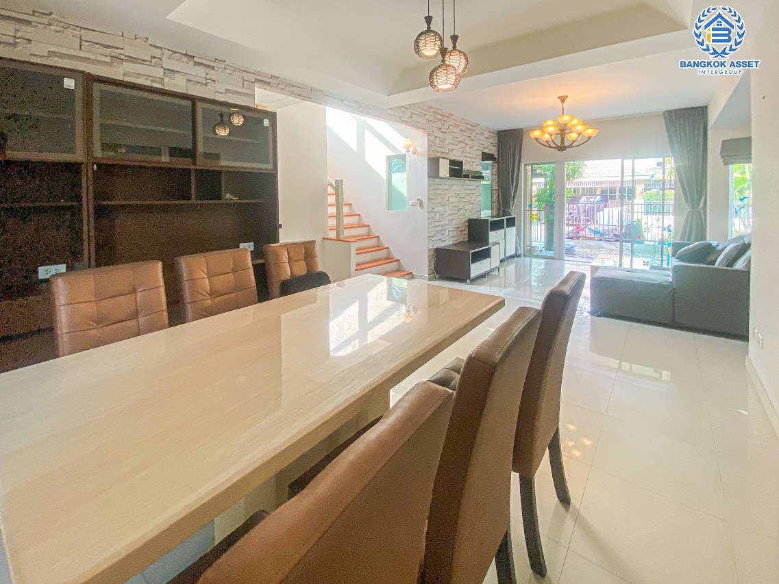 *****บ้านเดี่ยวมือสองนนทบุรี โครงการ พฤกษ์ลดา1 วงแหวน-รัตนาธิเบศร์ หลังมุม เนื้อที่กว้าง 63 ตร.ว. ฟังก์ชัน 4 ห้องนอน 3 ห้องน้ำ 2 ที่จอดรถ แถมฟรี! 5 เครื่องปรับอากาศ และเฟอร์นิเจอร์ บนทำเลเดินทางสะดวก ใกล้รถไฟฟ้าสายสีม่วง "สถานีคลองบางไผ่" และจุดขึ้นทางด่วน "กาญจนาภิเษก" จองเลย