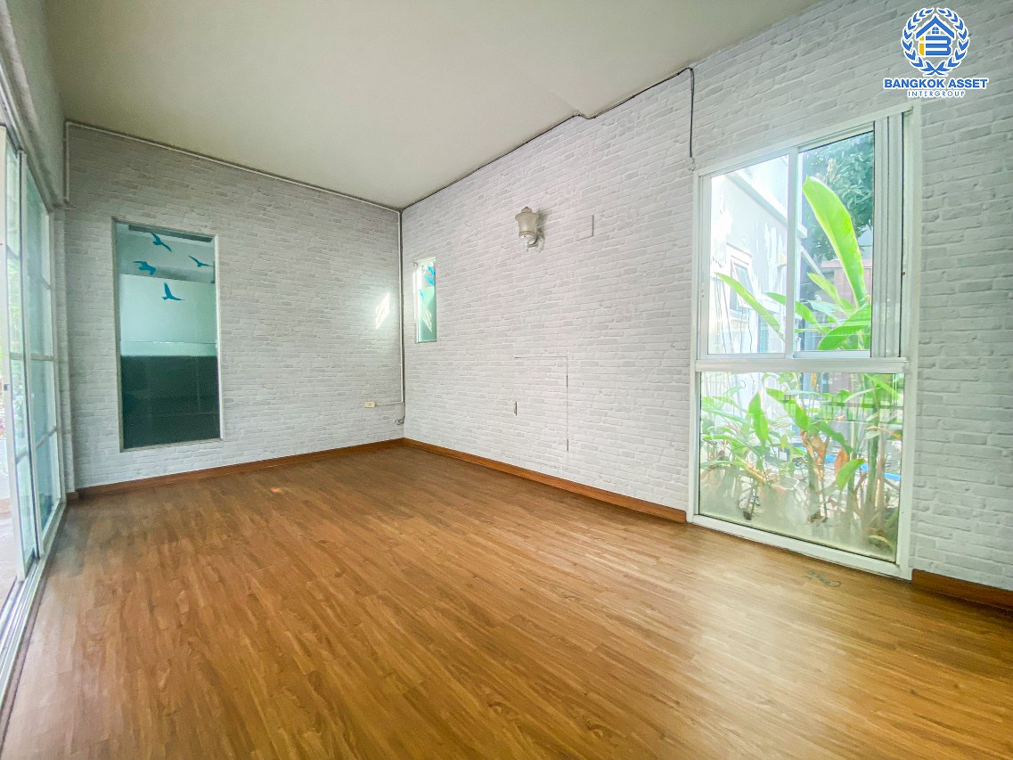 *****บ้านเดี่ยวมือสองนนทบุรี โครงการ พฤกษ์ลดา1 วงแหวน-รัตนาธิเบศร์ หลังมุม เนื้อที่กว้าง 63 ตร.ว. ฟังก์ชัน 4 ห้องนอน 3 ห้องน้ำ 2 ที่จอดรถ แถมฟรี! 5 เครื่องปรับอากาศ และเฟอร์นิเจอร์ บนทำเลเดินทางสะดวก ใกล้รถไฟฟ้าสายสีม่วง "สถานีคลองบางไผ่" และจุดขึ้นทางด่วน "กาญจนาภิเษก" จองเลย