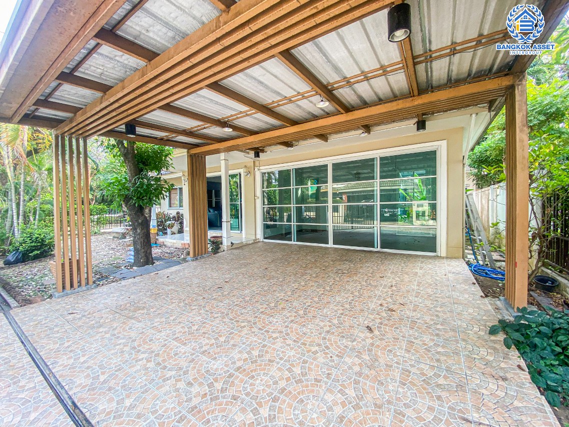 *****บ้านเดี่ยวมือสองนนทบุรี โครงการ พฤกษ์ลดา1 วงแหวน-รัตนาธิเบศร์ หลังมุม เนื้อที่กว้าง 63 ตร.ว. ฟังก์ชัน 4 ห้องนอน 3 ห้องน้ำ 2 ที่จอดรถ แถมฟรี! 5 เครื่องปรับอากาศ และเฟอร์นิเจอร์ บนทำเลเดินทางสะดวก ใกล้รถไฟฟ้าสายสีม่วง "สถานีคลองบางไผ่" และจุดขึ้นทางด่วน "กาญจนาภิเษก" จองเลย