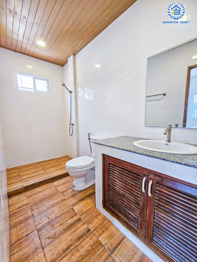 *****บ้านเดี่ยวมือสองนนทบุรี โครงการ ลานทอง ปากเกร็ด เนื้อที่กว้างขวางถึง 72 ตร.ว. ฟังก์ชัน 3 ห้องนอน 4 ห้องน้ำ 2 ที่จอดรถ บ้านตกแต่งใหม่ ภายในสวยมาก บนทำเลแห่งการเดินทาง เชื่อมต่อถนนติวานนท์ ใกล้รถไฟฟ้าสายสีชมพู "สถานีห้าแยกปากเกร็ด" และจุดขึ้นทางด่วน "แจ้งวัฒนะ"