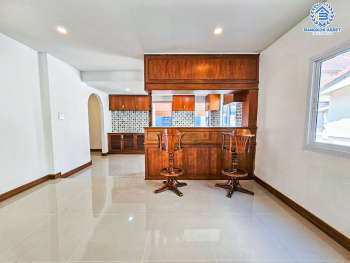 *****บ้านเดี่ยวมือสองนนทบุรี โครงการ ลานทอง ปากเกร็ด เนื้อที่กว้างขวางถึง 72 ตร.ว. ฟังก์ชัน 3 ห้องนอน 4 ห้องน้ำ 2 ที่จอดรถ บ้านตกแต่งใหม่ ภายในสวยมาก บนทำเลแห่งการเดินทาง เชื่อมต่อถนนติวานนท์ ใกล้รถไฟฟ้าสายสีชมพู "สถานีห้าแยกปากเกร็ด" และจุดขึ้นทางด่วน "แจ้งวัฒนะ"