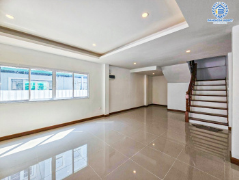 *****บ้านเดี่ยวมือสองนนทบุรี โครงการ ลานทอง ปากเกร็ด เนื้อที่กว้างขวางถึง 72 ตร.ว. ฟังก์ชัน 3 ห้องนอน 4 ห้องน้ำ 2 ที่จอดรถ บ้านตกแต่งใหม่ ภายในสวยมาก บนทำเลแห่งการเดินทาง เชื่อมต่อถนนติวานนท์ ใกล้รถไฟฟ้าสายสีชมพู "สถานีห้าแยกปากเกร็ด" และจุดขึ้นทางด่วน "แจ้งวัฒนะ"