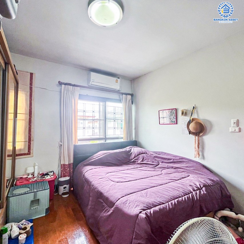 *****บ้านเดี่ยวมือสองนนทบุรี โครงการ ชิชากร กาญจนาภิเษก หลังมุม เนื้อที่กว้างมากถึง 65 ตร.ว. ฟังก์ชัน 3 ห้องนอน 4 ห้องน้ำ 2 ที่จอดรถ บ้านพร้อมเข้าอยู่ แถมฟรี! 3 เครื่องปรับอากาศ 3 เครื่องทำน้ำอุ่น บนทำเลเชื่อมต่อ ถนนรัตนาธิเบศร์, ถนนราชพฤกษ์ ใกล้รถไฟฟ้าสายสีม่วง "สถานีตลาดบางใหญ่" และทางด่วน "ศรีรัช"