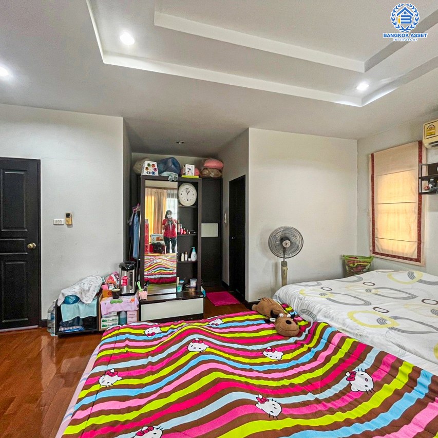 *****บ้านเดี่ยวมือสองนนทบุรี โครงการ ชิชากร กาญจนาภิเษก หลังมุม เนื้อที่กว้างมากถึง 65 ตร.ว. ฟังก์ชัน 3 ห้องนอน 4 ห้องน้ำ 2 ที่จอดรถ บ้านพร้อมเข้าอยู่ แถมฟรี! 3 เครื่องปรับอากาศ 3 เครื่องทำน้ำอุ่น บนทำเลเชื่อมต่อ ถนนรัตนาธิเบศร์, ถนนราชพฤกษ์ ใกล้รถไฟฟ้าสายสีม่วง "สถานีตลาดบางใหญ่" และทางด่วน "ศรีรัช"