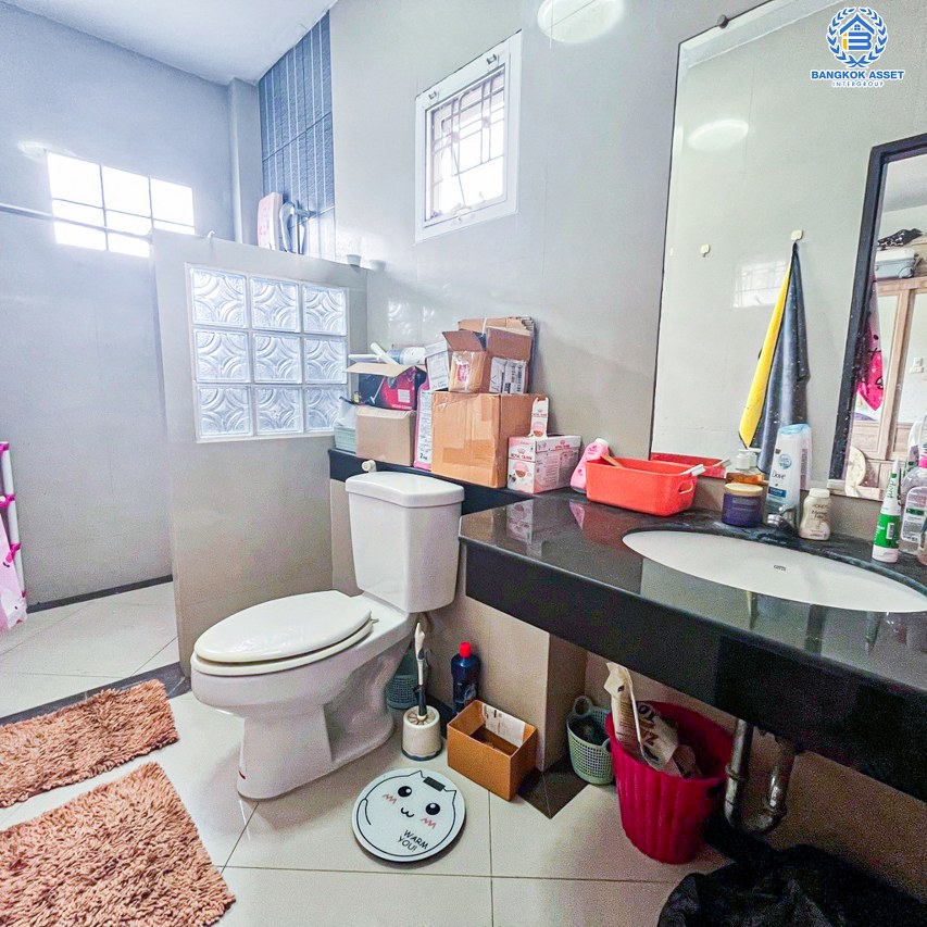 *****บ้านเดี่ยวมือสองนนทบุรี โครงการ ชิชากร กาญจนาภิเษก หลังมุม เนื้อที่กว้างมากถึง 65 ตร.ว. ฟังก์ชัน 3 ห้องนอน 4 ห้องน้ำ 2 ที่จอดรถ บ้านพร้อมเข้าอยู่ แถมฟรี! 3 เครื่องปรับอากาศ 3 เครื่องทำน้ำอุ่น บนทำเลเชื่อมต่อ ถนนรัตนาธิเบศร์, ถนนราชพฤกษ์ ใกล้รถไฟฟ้าสายสีม่วง "สถานีตลาดบางใหญ่" และทางด่วน "ศรีรัช"