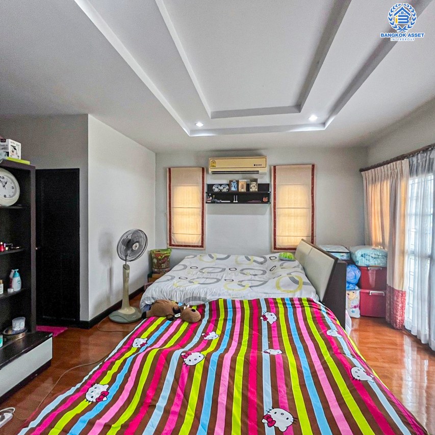 *****บ้านเดี่ยวมือสองนนทบุรี โครงการ ชิชากร กาญจนาภิเษก หลังมุม เนื้อที่กว้างมากถึง 65 ตร.ว. ฟังก์ชัน 3 ห้องนอน 4 ห้องน้ำ 2 ที่จอดรถ บ้านพร้อมเข้าอยู่ แถมฟรี! 3 เครื่องปรับอากาศ 3 เครื่องทำน้ำอุ่น บนทำเลเชื่อมต่อ ถนนรัตนาธิเบศร์, ถนนราชพฤกษ์ ใกล้รถไฟฟ้าสายสีม่วง "สถานีตลาดบางใหญ่" และทางด่วน "ศรีรัช"