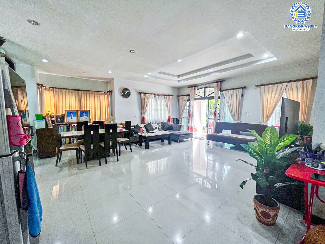 *****บ้านเดี่ยวมือสองนนทบุรี โครงการ ชิชากร กาญจนาภิเษก หลังมุม เนื้อที่กว้างมากถึง 65 ตร.ว. ฟังก์ชัน 3 ห้องนอน 4 ห้องน้ำ 2 ที่จอดรถ บ้านพร้อมเข้าอยู่ แถมฟรี! 3 เครื่องปรับอากาศ 3 เครื่องทำน้ำอุ่น บนทำเลเชื่อมต่อ ถนนรัตนาธิเบศร์, ถนนราชพฤกษ์ ใกล้รถไฟฟ้าสายสีม่วง "สถานีตลาดบางใหญ่" และทางด่วน "ศรีรัช"