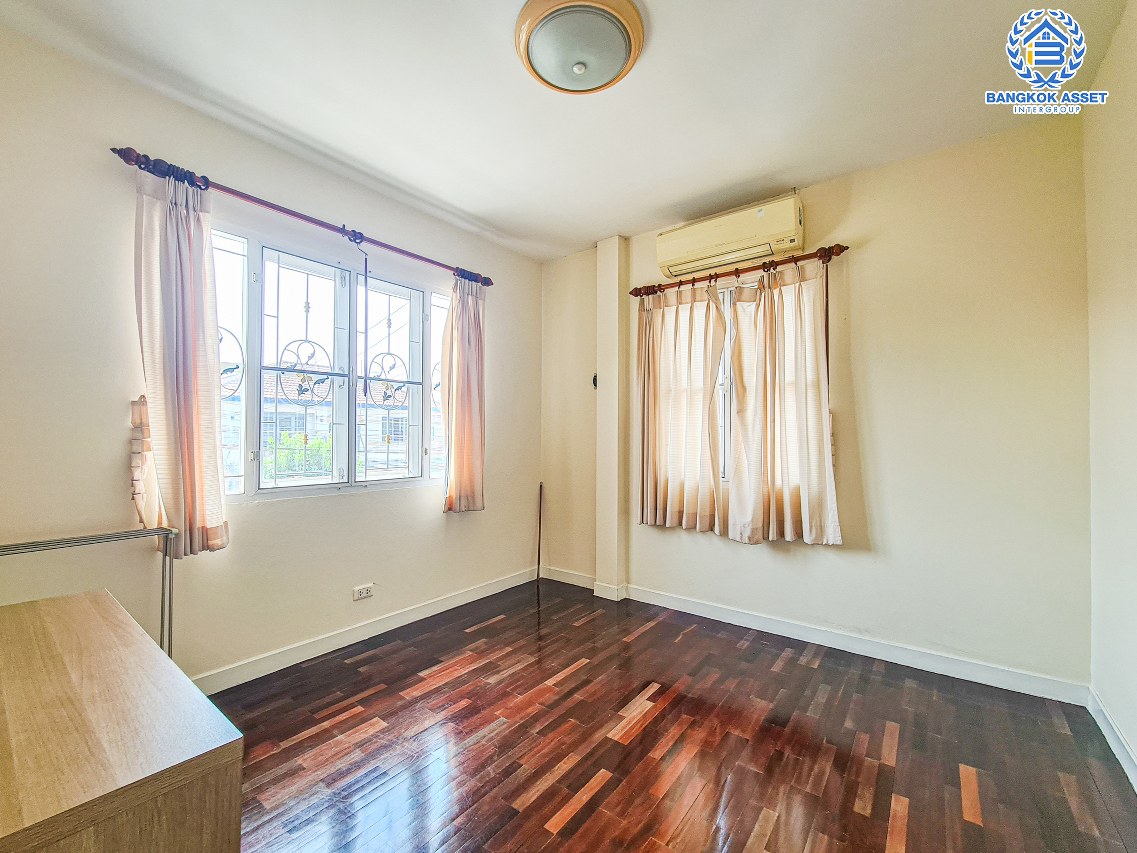 *****บ้านเดี่ยวมือสองนนทบุรี โครงการ ชัยพฤกษ์ วัดลาดปลาดุก เนื้อที่กว้าง 54.7 ตร.ว. ฟังก์ชัน 3 ห้องนอน 2 ห้องน้ำ 1 ที่จอดรถ บ้านดูแลดี โปร่งสะอาดน่าอยู่อาศัย บนทำเลแห่งการเดินทาง เชื่อมต่อถนนกาญจนาภิเษก ใกล้รถไฟฟ้าสายสีม่วง "สถานีคลองบางไผ่" และทางด่วน "กาญจนาภิเษก" จองเลย!