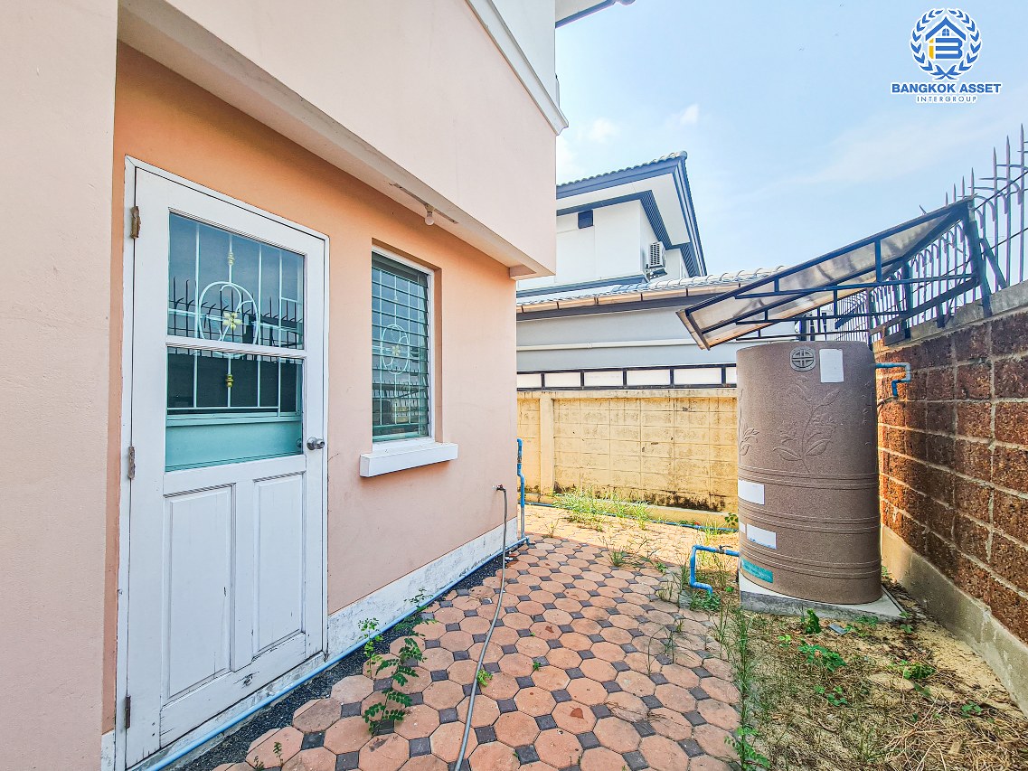 *****บ้านเดี่ยวมือสองนนทบุรี โครงการ ชัยพฤกษ์ วัดลาดปลาดุก เนื้อที่กว้าง 54.7 ตร.ว. ฟังก์ชัน 3 ห้องนอน 2 ห้องน้ำ 1 ที่จอดรถ บ้านดูแลดี โปร่งสะอาดน่าอยู่อาศัย บนทำเลแห่งการเดินทาง เชื่อมต่อถนนกาญจนาภิเษก ใกล้รถไฟฟ้าสายสีม่วง "สถานีคลองบางไผ่" และทางด่วน "กาญจนาภิเษก" จองเลย!