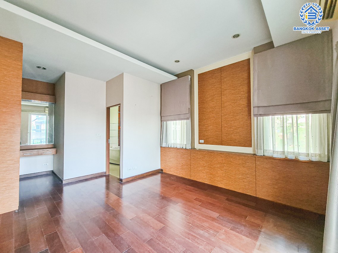 *****บ้านเดี่ยวมือสองกรุงเทพมหานคร โครงการ เดอะ แกลเลอรี่ เฮ้าส์ ลาดพร้าว เนื้อที่กว้างมากถึง 63.5 ตร.ว. ฟังก์ชัน 3 ห้องนอน 3 ห้องน้ำ 2 ที่จอดรถ บ้านสวย กว้างขวาง บนทำเลเดินทางสะดวก เชื่อมต่อ ถนนรัชดาภิเษก, ถนนลาดพร้าว ใกล้รถไฟฟ้าสายสีน้ำเงิน "สถานีลาดพร้าว" เพียง 6 นาทีเท่านั้น!