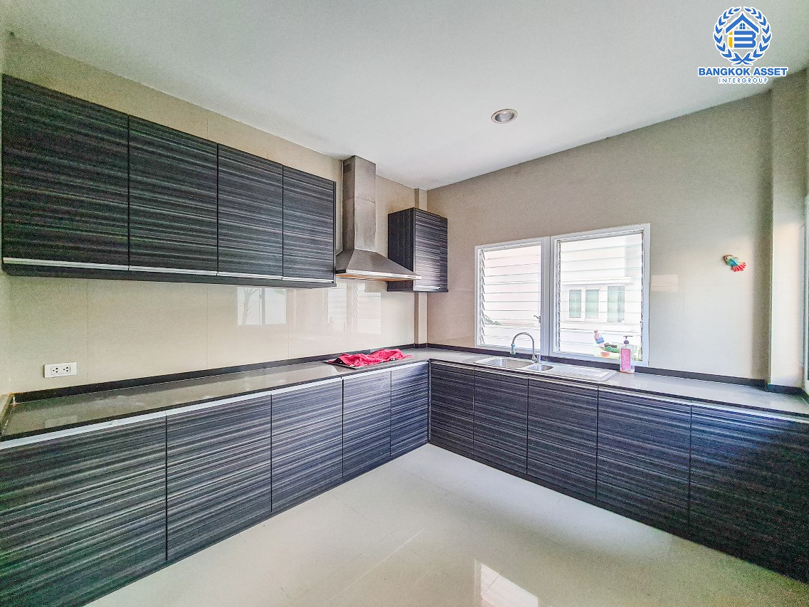 *****บ้านเดี่ยวมือสองกรุงเทพมหานคร โครงการ เดอะ แกลเลอรี่ เฮ้าส์ ลาดพร้าว เนื้อที่กว้างมากถึง 63.5 ตร.ว. ฟังก์ชัน 3 ห้องนอน 3 ห้องน้ำ 2 ที่จอดรถ บ้านสวย กว้างขวาง บนทำเลเดินทางสะดวก เชื่อมต่อ ถนนรัชดาภิเษก, ถนนลาดพร้าว ใกล้รถไฟฟ้าสายสีน้ำเงิน "สถานีลาดพร้าว" เพียง 6 นาทีเท่านั้น!