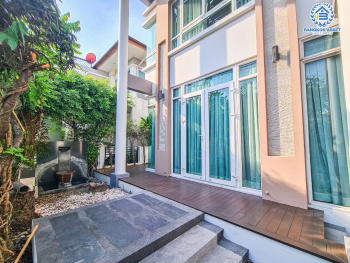 *****บ้านเดี่ยวมือสองกรุงเทพมหานคร โครงการ เดอะ แกลเลอรี่ เฮ้าส์ ลาดพร้าว เนื้อที่กว้างมากถึง 63.5 ตร.ว. ฟังก์ชัน 3 ห้องนอน 3 ห้องน้ำ 2 ที่จอดรถ บ้านสวย กว้างขวาง บนทำเลเดินทางสะดวก เชื่อมต่อ ถนนรัชดาภิเษก, ถนนลาดพร้าว ใกล้รถไฟฟ้าสายสีน้ำเงิน "สถานีลาดพร้าว" เพียง 6 นาทีเท่านั้น!