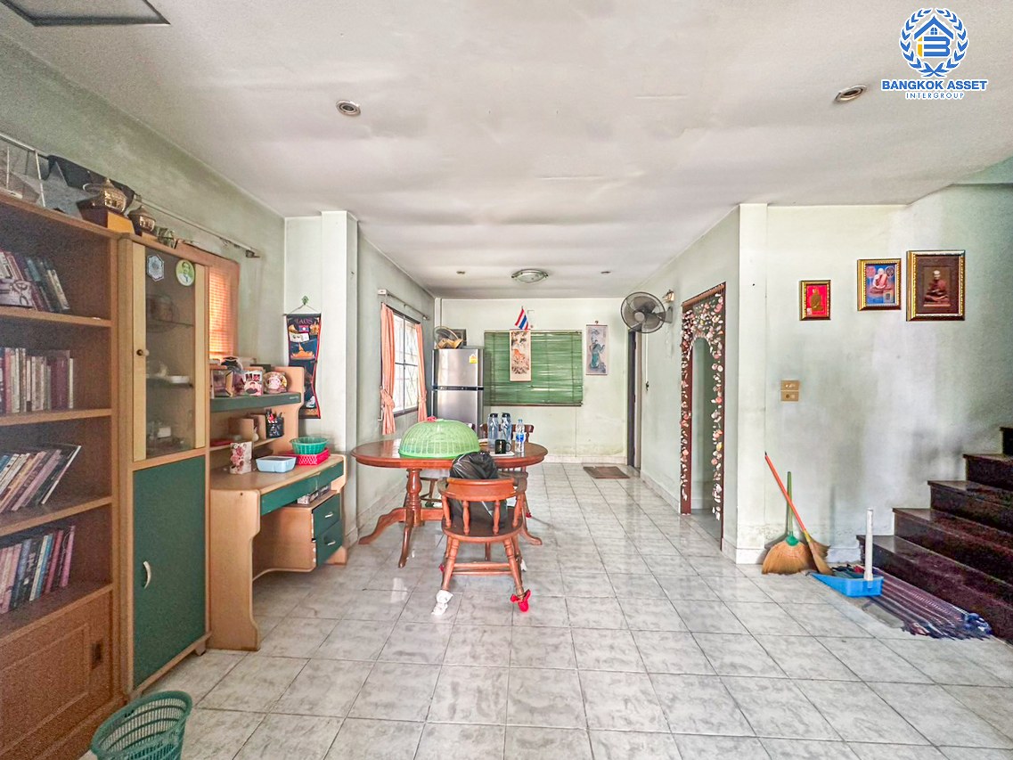 *****บ้านเดี่ยวมือสองกรุงเทพมหานคร โครงการ มหาดไทย2 พุทธมณฑล สาย1 เนื้อที่กว้าง 50 ตร.ว. ฟังก์ชัน 4 ห้องนอน 2 ห้องน้ำ 1 ที่จอดรถ บ้านสภาพดี บนทำเลใกล้เมือง เชื่อมต่อถนนพรานก-กาญจนาภิเษก, ถนนราชพฤกษ์, ถนนพุทธมณฑล สาย 1 และถนนบรมราชชนนี