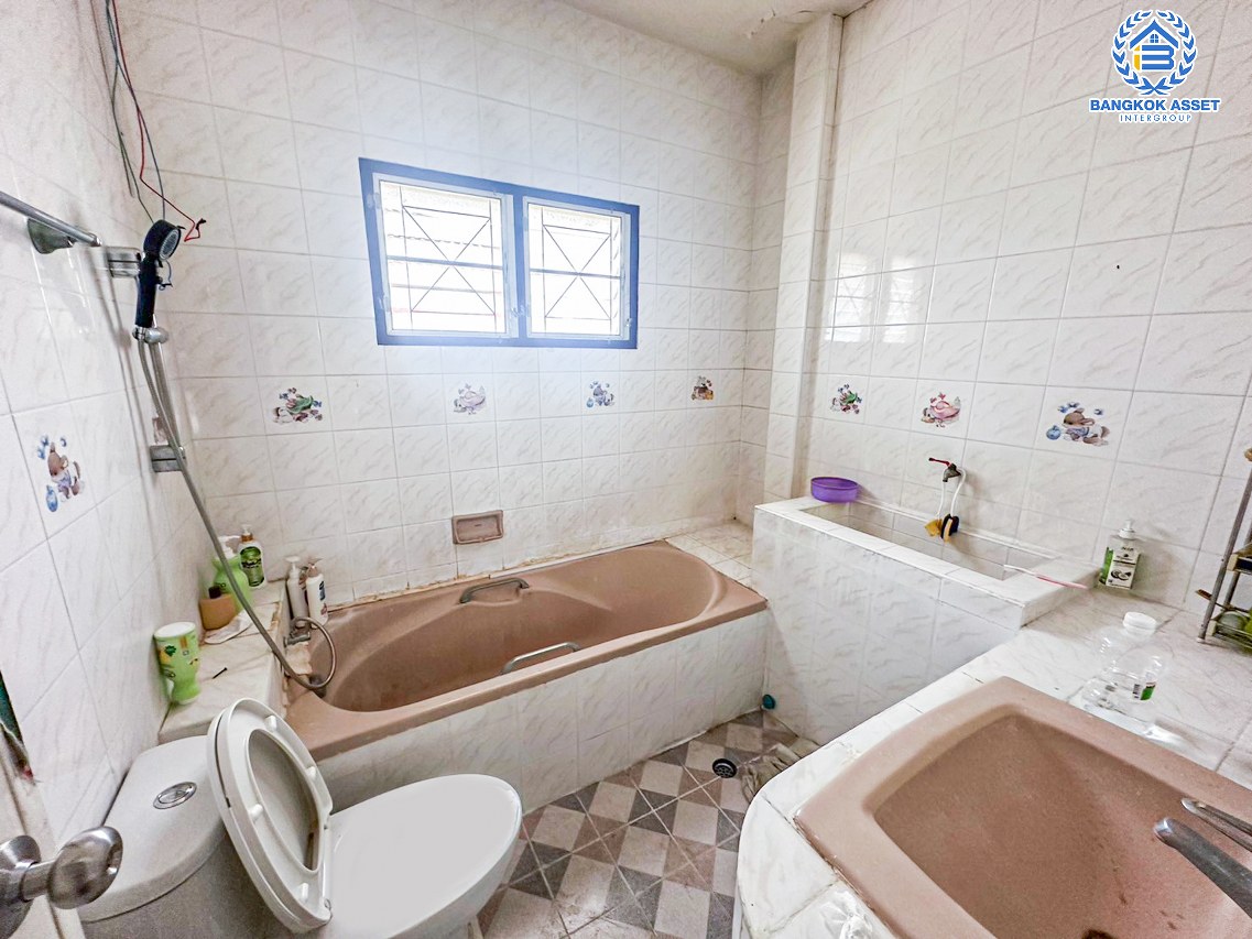 *****บ้านเดี่ยวมือสองกรุงเทพมหานคร โครงการ มหาดไทย2 พุทธมณฑล สาย1 เนื้อที่กว้าง 50 ตร.ว. ฟังก์ชัน 4 ห้องนอน 2 ห้องน้ำ 1 ที่จอดรถ บ้านสภาพดี บนทำเลใกล้เมือง เชื่อมต่อถนนพรานก-กาญจนาภิเษก, ถนนราชพฤกษ์, ถนนพุทธมณฑล สาย 1 และถนนบรมราชชนนี