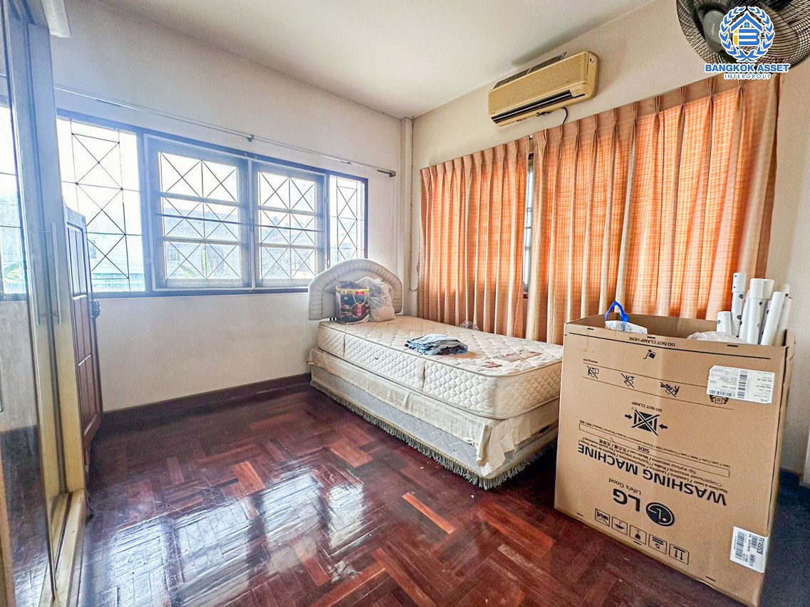 *****บ้านเดี่ยวมือสองกรุงเทพมหานคร โครงการ มหาดไทย2 พุทธมณฑล สาย1 เนื้อที่กว้าง 50 ตร.ว. ฟังก์ชัน 4 ห้องนอน 2 ห้องน้ำ 1 ที่จอดรถ บ้านสภาพดี บนทำเลใกล้เมือง เชื่อมต่อถนนพรานก-กาญจนาภิเษก, ถนนราชพฤกษ์, ถนนพุทธมณฑล สาย 1 และถนนบรมราชชนนี