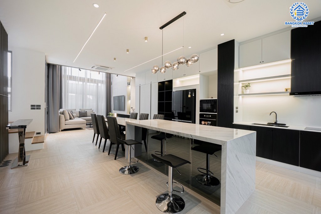 *****ทาวน์โฮมหรู 4 ชั้นมือสอง โครงการ ลักซ์35 ลาดพร้าว เนื้อที่ 36.20 ตร.ว. ฟังก์ชัน 3 ห้องนอน 4 ห้องน้ำ 4 ที่จอดรถ พร้อมลิฟท์ มีความเป็นส่วนตัว โครงการบนทำเลเดินทางสะดวก เชื่อมต่อถนนรัชภิเษก ถนนลาดพร้าว ถนนโชคชัย4 ใกล้รถไฟฟ้าสายสีเหลือง "สถานีภาวนา" และทางด่วนพิเศษฉลองรัช