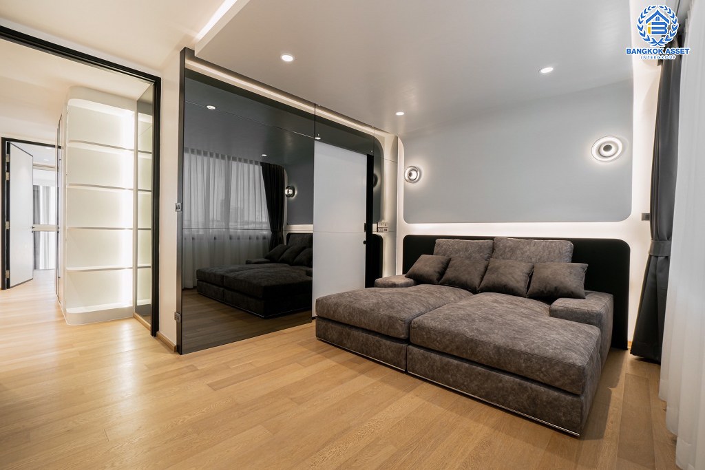 *****ทาวน์โฮมหรู 4 ชั้นมือสอง โครงการ ลักซ์35 ลาดพร้าว เนื้อที่ 36.20 ตร.ว. ฟังก์ชัน 3 ห้องนอน 4 ห้องน้ำ 4 ที่จอดรถ พร้อมลิฟท์ มีความเป็นส่วนตัว โครงการบนทำเลเดินทางสะดวก เชื่อมต่อถนนรัชภิเษก ถนนลาดพร้าว ถนนโชคชัย4 ใกล้รถไฟฟ้าสายสีเหลือง "สถานีภาวนา" และทางด่วนพิเศษฉลองรัช