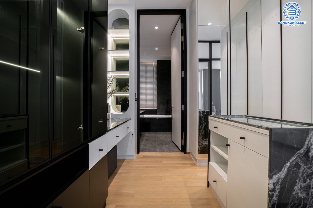 *****ทาวน์โฮมหรู 4 ชั้นมือสอง โครงการ ลักซ์35 ลาดพร้าว เนื้อที่ 36.20 ตร.ว. ฟังก์ชัน 3 ห้องนอน 4 ห้องน้ำ 4 ที่จอดรถ พร้อมลิฟท์ มีความเป็นส่วนตัว โครงการบนทำเลเดินทางสะดวก เชื่อมต่อถนนรัชภิเษก ถนนลาดพร้าว ถนนโชคชัย4 ใกล้รถไฟฟ้าสายสีเหลือง "สถานีภาวนา" และทางด่วนพิเศษฉลองรัช