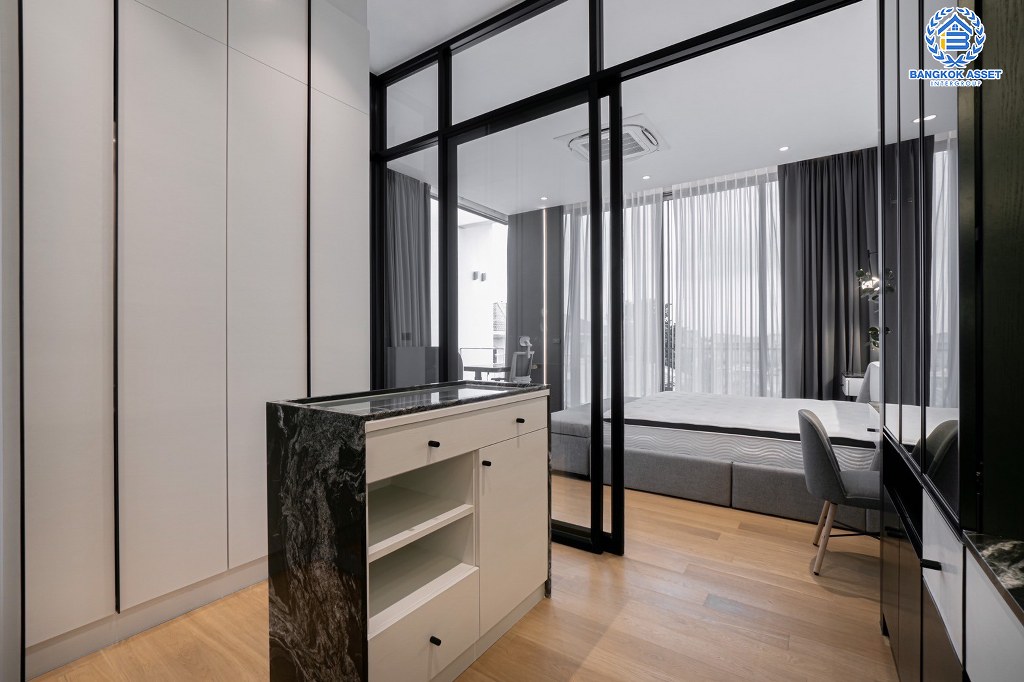 *****ทาวน์โฮมหรู 4 ชั้นมือสอง โครงการ ลักซ์35 ลาดพร้าว เนื้อที่ 36.20 ตร.ว. ฟังก์ชัน 3 ห้องนอน 4 ห้องน้ำ 4 ที่จอดรถ พร้อมลิฟท์ มีความเป็นส่วนตัว โครงการบนทำเลเดินทางสะดวก เชื่อมต่อถนนรัชภิเษก ถนนลาดพร้าว ถนนโชคชัย4 ใกล้รถไฟฟ้าสายสีเหลือง "สถานีภาวนา" และทางด่วนพิเศษฉลองรัช