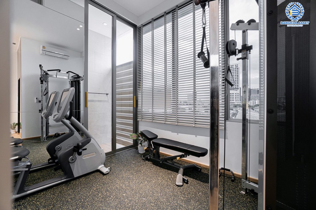 *****ทาวน์โฮมหรู 4 ชั้นมือสอง โครงการ ลักซ์35 ลาดพร้าว เนื้อที่ 36.20 ตร.ว. ฟังก์ชัน 3 ห้องนอน 4 ห้องน้ำ 4 ที่จอดรถ พร้อมลิฟท์ มีความเป็นส่วนตัว โครงการบนทำเลเดินทางสะดวก เชื่อมต่อถนนรัชภิเษก ถนนลาดพร้าว ถนนโชคชัย4 ใกล้รถไฟฟ้าสายสีเหลือง "สถานีภาวนา" และทางด่วนพิเศษฉลองรัช