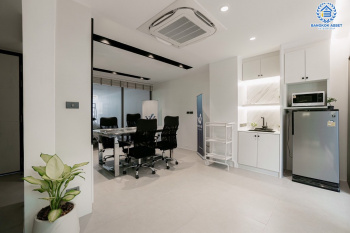 *****ทาวน์โฮมหรู 4 ชั้นมือสอง โครงการ ลักซ์35 ลาดพร้าว เนื้อที่ 36.20 ตร.ว. ฟังก์ชัน 3 ห้องนอน 4 ห้องน้ำ 4 ที่จอดรถ พร้อมลิฟท์ มีความเป็นส่วนตัว โครงการบนทำเลเดินทางสะดวก เชื่อมต่อถนนรัชภิเษก ถนนลาดพร้าว ถนนโชคชัย4 ใกล้รถไฟฟ้าสายสีเหลือง "สถานีภาวนา" และทางด่วนพิเศษฉลองรัช