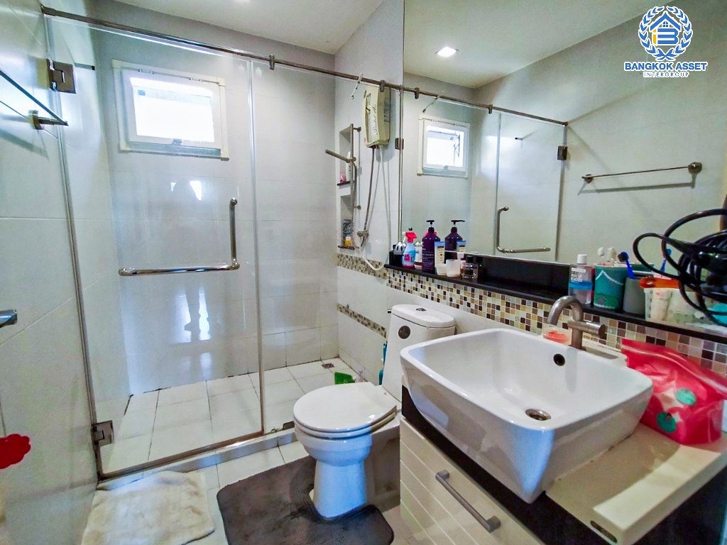 *****บ้านเดี่ยวมือสอง โครงการ บุราสิริ งามวงศ์วาน-ประชาชื่น หลังมุม จากแบรนด์ Sansiri เนื้อที่ 68.20 ตร.ว. ฟังก์ชัน 3 ห้องนอน 3 ห้องน้ำ 2 ที่จอดรถ บรรยากาศโครงการเงียบสงบ บนทำเลดี เชื่อมต่อถนนประชาชื่น ถนนงามวงศ์วาน ใกล้ห้างสรรพสินค้าเดอะมอลล์ ไลฟ์สโตร์ งามวงศ์วาน และจุดขึ้นทางด่วน "งามวงศ์วาน"