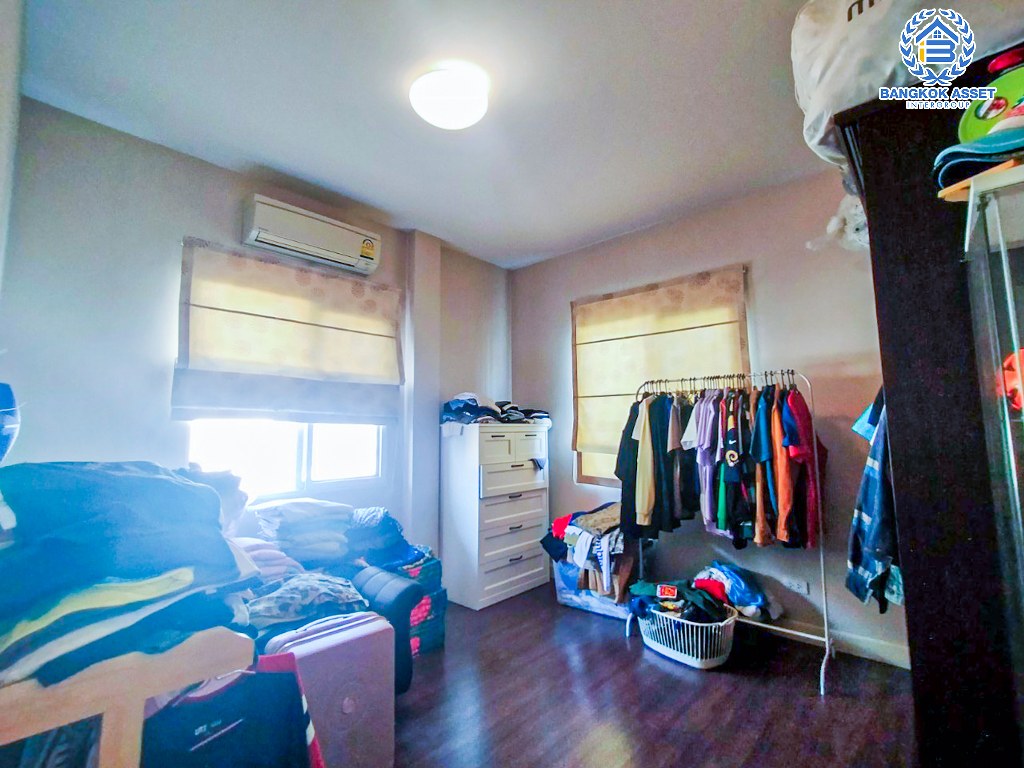 *****บ้านเดี่ยวมือสอง โครงการ บุราสิริ งามวงศ์วาน-ประชาชื่น หลังมุม จากแบรนด์ Sansiri เนื้อที่ 68.20 ตร.ว. ฟังก์ชัน 3 ห้องนอน 3 ห้องน้ำ 2 ที่จอดรถ บรรยากาศโครงการเงียบสงบ บนทำเลดี เชื่อมต่อถนนประชาชื่น ถนนงามวงศ์วาน ใกล้ห้างสรรพสินค้าเดอะมอลล์ ไลฟ์สโตร์ งามวงศ์วาน และจุดขึ้นทางด่วน "งามวงศ์วาน"