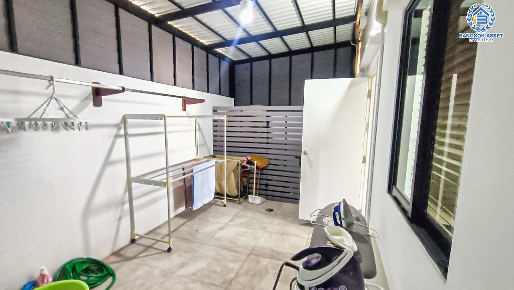 *****ทาวน์โฮม 3 ชั้นมือสอง โครงการ The Connect เพชรเกษม48 หลังมุม เนื้อที่ 34.60 ตร.ว. ฟังก์ชัน 3 ห้องนอน 3 ห้องน้ำ 2 ที่จอดรถ บนทำเลเดินทางสะดวก เชื่อมต่อถนนราชพฤกษ์ ถนนเพชรเกษม ถนนจรัญสนิทวงศ์ ใกล้รถไฟฟ้าสายสีเขียว(สายสีลม) "สถานีบางหว้า" และจุดขึ้นทางด่วน "เฉลิมมหานคร"