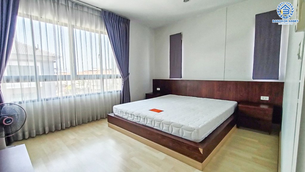 *****ทาวน์โฮม 3 ชั้นมือสอง โครงการ The Connect เพชรเกษม48 หลังมุม เนื้อที่ 34.60 ตร.ว. ฟังก์ชัน 3 ห้องนอน 3 ห้องน้ำ 2 ที่จอดรถ บนทำเลเดินทางสะดวก เชื่อมต่อถนนราชพฤกษ์ ถนนเพชรเกษม ถนนจรัญสนิทวงศ์ ใกล้รถไฟฟ้าสายสีเขียว(สายสีลม) "สถานีบางหว้า" และจุดขึ้นทางด่วน "เฉลิมมหานคร"