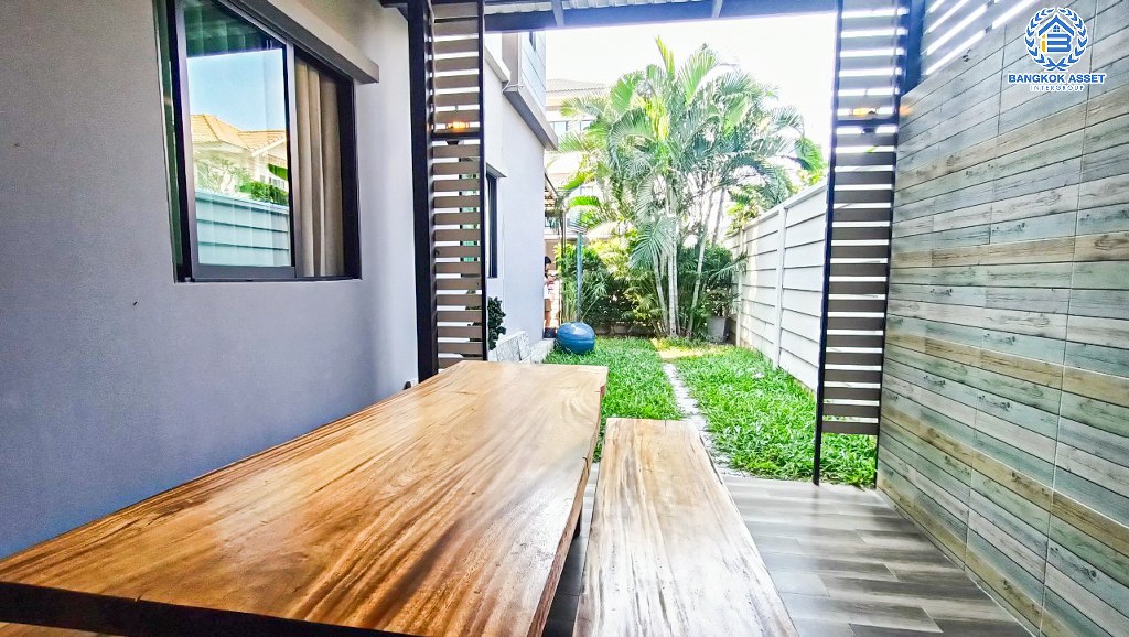 *****ทาวน์โฮม 3 ชั้นมือสอง โครงการ The Connect เพชรเกษม48 หลังมุม เนื้อที่ 34.60 ตร.ว. ฟังก์ชัน 3 ห้องนอน 3 ห้องน้ำ 2 ที่จอดรถ บนทำเลเดินทางสะดวก เชื่อมต่อถนนราชพฤกษ์ ถนนเพชรเกษม ถนนจรัญสนิทวงศ์ ใกล้รถไฟฟ้าสายสีเขียว(สายสีลม) "สถานีบางหว้า" และจุดขึ้นทางด่วน "เฉลิมมหานคร"