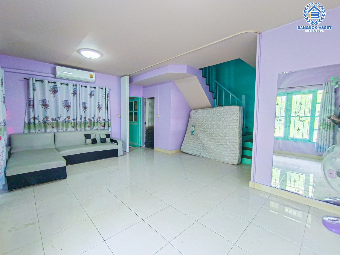 *****บ้านแฝดมือสองนนทบุรี โครงการ พฤกษา19 กาญจนาภิเษก เนื้อที่กว้างขวางถึง 42 ตร.ว. ฟังก์ชัน 3 ห้องนอน 2 ห้องน้ำ 1 ที่จอดรถ บ้านพร้อมอยู่ ภายในสภาพสวย บนทำเลเชื่อมต่อถนนกาญจนาภิเษก, ถนนรัตนาธิเบศร์, ถนนราชพฤกษ์ ใกล้รถไฟฟ้าสายสีม่วง "สถานีคลองบางไผ่" และทางด่วน "ศรีรัช"