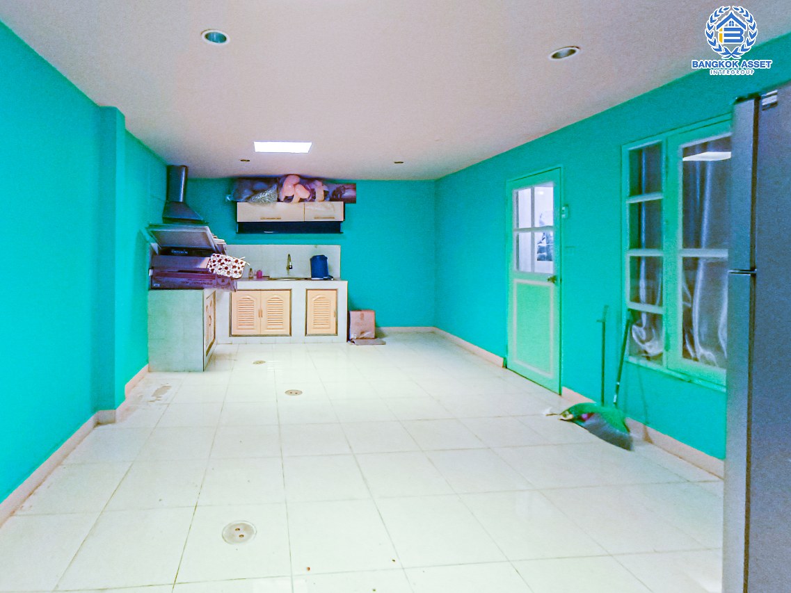 *****บ้านแฝดมือสองนนทบุรี โครงการ พฤกษา19 กาญจนาภิเษก เนื้อที่กว้างขวางถึง 42 ตร.ว. ฟังก์ชัน 3 ห้องนอน 2 ห้องน้ำ 1 ที่จอดรถ บ้านพร้อมอยู่ ภายในสภาพสวย บนทำเลเชื่อมต่อถนนกาญจนาภิเษก, ถนนรัตนาธิเบศร์, ถนนราชพฤกษ์ ใกล้รถไฟฟ้าสายสีม่วง "สถานีคลองบางไผ่" และทางด่วน "ศรีรัช"