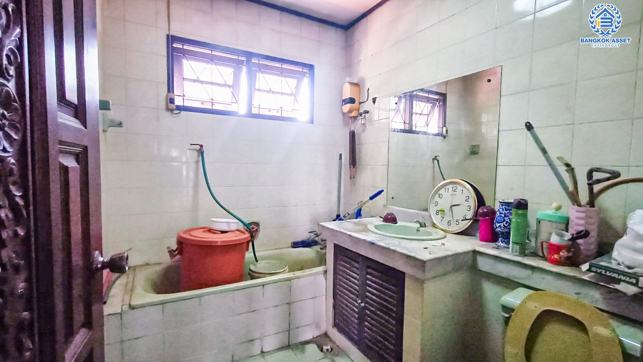 *****บ้านเดี่ยวมือสองกรุงเทพมหานคร บ้านเดี่ยวนอกโครงการ เอกชัย99/1  เนื้อที่กว้างมากถึง 133 ตร.ว. ฟังก์ชัน 4 ห้องนอน 2 ห้องน้ำ 3 ที่จอดรถ บ้านพื้นที่เยอะ บนทำเลแห่งการเดินทาง ติดถนนเอกชัย เชื่อมต่อถนนกาญจนาภิเษก, ถนนพระราม 2 ในราคาสุดคุ้ม !