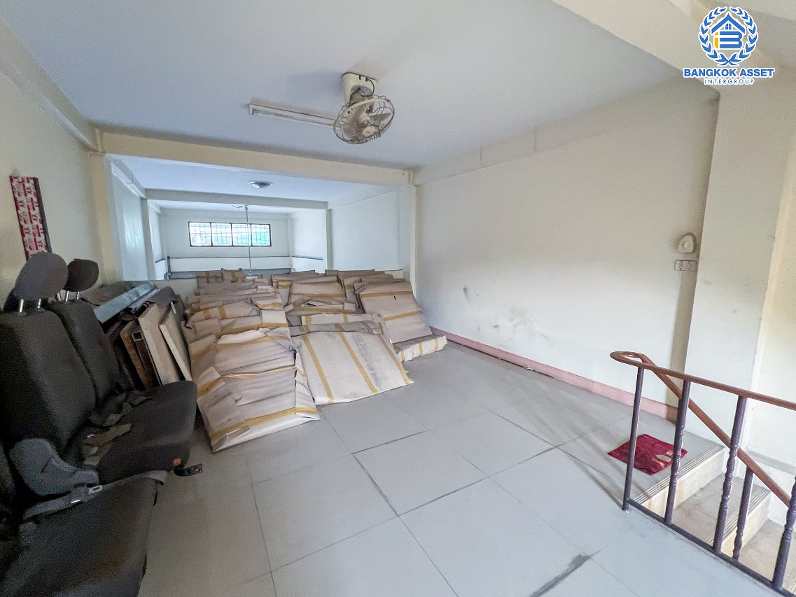 *****อาคารพาณิชย์ 3 ชั้นมือสองนนทบุรี อาคารพาณิชย์แก้วอินทร์ กาญจนาภิเษก เนื้อที่กว้าง 24 ตร.ว. ฟังก์ชัน 2 ห้องนอน 2 ห้องน้ำ จะทำเป็นโฮมออฟฟิศ หรือบ้านเก็บสต๊อกก็สะดวกสุดๆ บนทำเลดี ติดถนนกาญจนาภิเษก เชื่อมต่อ ถนนแก้วอินทร์, ถนนรัตนาธิเบศร์ ใกล้รถไฟฟ้าสายสีม่วง "สถานีตลาดบางใหญ่"