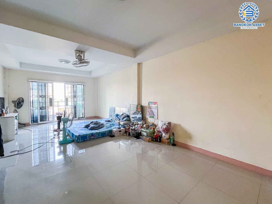 *****อาคารพาณิชย์ 3 ชั้นมือสองนนทบุรี อาคารพาณิชย์แก้วอินทร์ กาญจนาภิเษก เนื้อที่กว้าง 24 ตร.ว. ฟังก์ชัน 2 ห้องนอน 2 ห้องน้ำ จะทำเป็นโฮมออฟฟิศ หรือบ้านเก็บสต๊อกก็สะดวกสุดๆ บนทำเลดี ติดถนนกาญจนาภิเษก เชื่อมต่อ ถนนแก้วอินทร์, ถนนรัตนาธิเบศร์ ใกล้รถไฟฟ้าสายสีม่วง "สถานีตลาดบางใหญ่"