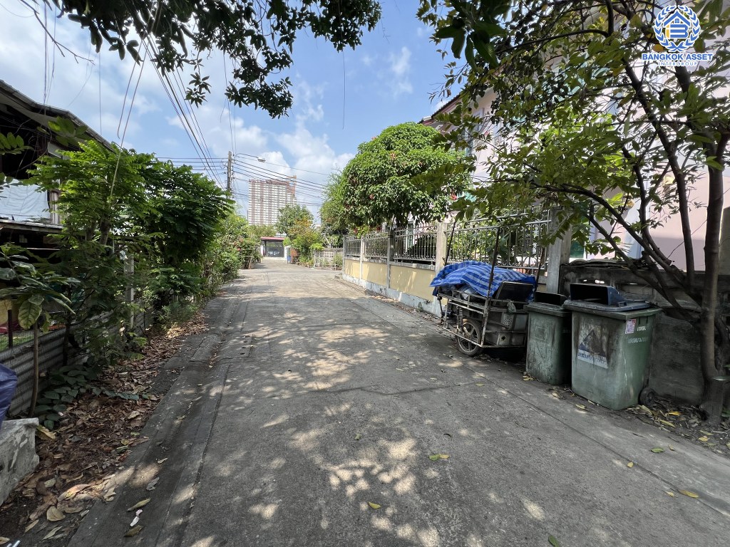 *****บ้านเดี่ยวมือสอง โครงการ เทอดไท69 ราชพฤกษ์ หลังมุม เนื้อที่ 71 ตร.ว. ฟังก์ชัน 8 ห้องนอน 8 ห้องน้ำ 2 ที่จอดรถ บ้านถูกทำเลดี สามารถทำเป็นห้องเช่าได้ โครงการบนทำเลเดินทางสะดวก เชื่อมต่อถนนเพชรเกษม ถนนบางแวก ถนนเทอดไท ใกล้ซีคอนบางแค และโครงการรถไฟฟ้าสายสีน้ำเงิน "สถานีเพชรเกษม48"