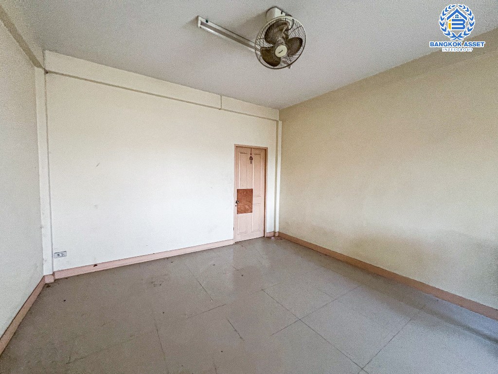 *****อาคารพาณิชย์มือสอง ซอยแก้วอินทร์ กาญจนาภิเษก เนื้อที่ 24 ตร.ว. พื้นที่ใช้สอย 238 ตร.ม. ฟังก์ชัน 2 ห้องนอน 2 ห้องน้ำ ภายในสภาพดี เหมาะสำหรับเริ่มทำธุรกิจ ตั้งบนทำเลติดถนนกาญจนาภิเษก เชื่อมต่อถนนแก้วอินทร์ ถนนรัตนาธิเบศร์ ถนนบางใหญ่-บางคูลัด ใกล้รถไฟฟ้าสายสีม่วง "สถานีตลาดบางใหญ่"