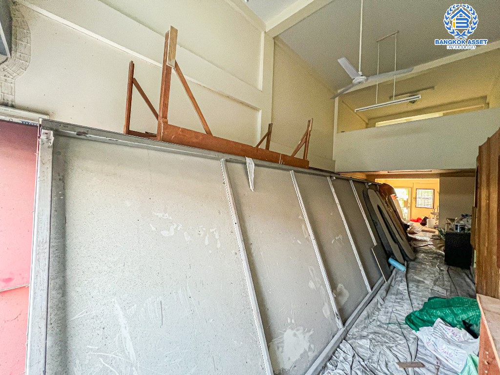 *****อาคารพาณิชย์มือสอง ซอยแก้วอินทร์ กาญจนาภิเษก เนื้อที่ 24 ตร.ว. พื้นที่ใช้สอย 238 ตร.ม. ฟังก์ชัน 2 ห้องนอน 2 ห้องน้ำ ภายในสภาพดี เหมาะสำหรับเริ่มทำธุรกิจ ตั้งบนทำเลติดถนนกาญจนาภิเษก เชื่อมต่อถนนแก้วอินทร์ ถนนรัตนาธิเบศร์ ถนนบางใหญ่-บางคูลัด ใกล้รถไฟฟ้าสายสีม่วง "สถานีตลาดบางใหญ่"