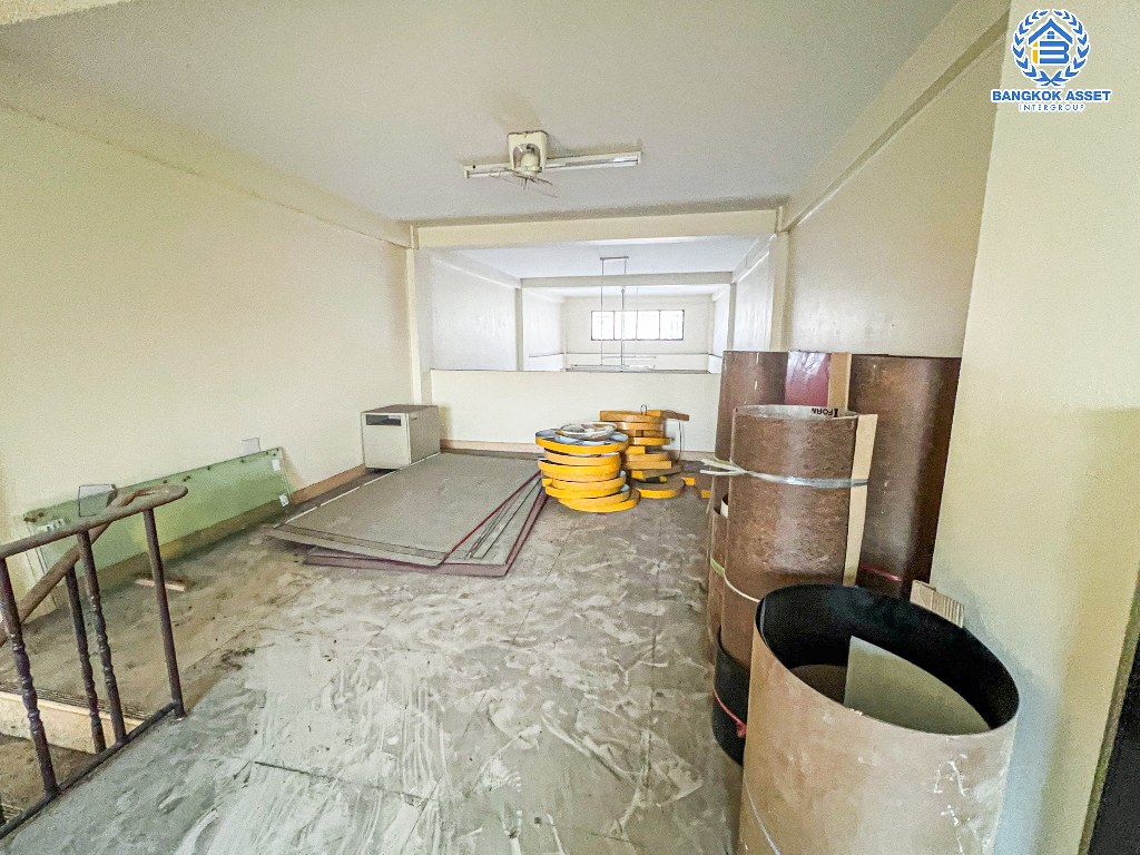 *****อาคารพาณิชย์มือสอง ซอยแก้วอินทร์ กาญจนาภิเษก เนื้อที่ 24 ตร.ว. พื้นที่ใช้สอย 238 ตร.ม. ฟังก์ชัน 2 ห้องนอน 2 ห้องน้ำ ภายในสภาพดี เหมาะสำหรับเริ่มทำธุรกิจ ตั้งบนทำเลติดถนนกาญจนาภิเษก เชื่อมต่อถนนแก้วอินทร์ ถนนรัตนาธิเบศร์ ถนนบางใหญ่-บางคูลัด ใกล้รถไฟฟ้าสายสีม่วง "สถานีตลาดบางใหญ่"