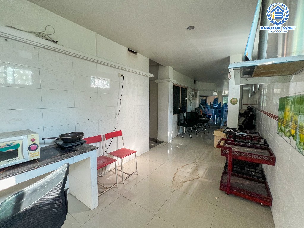 *****บ้านเดี่ยวมือสอง โครงการ เอเวอร์กรีน ซิตี้ กาญจนาภิเษก หลังมุม เนื้อที่ 169.20 ตร.ว. ฟังก์ชัน 4 ห้องนอน 3 ห้องน้ำ 3 ที่จอดรถ  บ้านหลังใหญ่ ราคาถูก ทำเลดีเดินทางสะดวก เชื่อมต่อถนนอุทยาน ถนนพุทธมณฑลสาย4 ถนนบางแวก ใกล้ห้างสรรพสินค้า เดอะมอลล์ บางแค