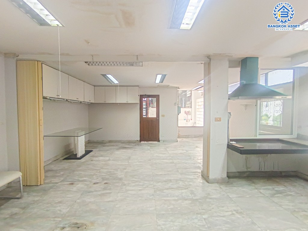 *****อาคารพาณิชย์ 4 ชั้นมือสอง ซอย บจก.โรจน์ไพบูลย์อีคิ๊ปเม้น สิรินธร เนื้อที่ 40 ตร.ว. ฟังก์ชัน 4 ห้องนอน 4 ห้องน้ำ 2 ที่จอดรถ เหมาะสำหรับอยู่อาศัย หรือทำ Home Office โครงการบนทำเลเดินทางสะดวก เชื่อมต่อถนนราชวิถี ถนนจรัญสนิทวงศ์ ถนนสมเด็จพระปิ่นเกล้า ใกล้จุดขึ้นทางด่วน "ศรีรัช"