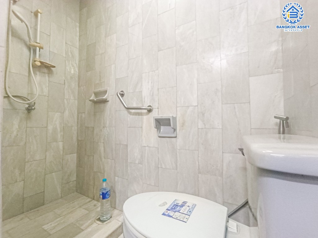 *****อาคารพาณิชย์ 4 ชั้นมือสอง ซอย บจก.โรจน์ไพบูลย์อีคิ๊ปเม้น สิรินธร เนื้อที่ 40 ตร.ว. ฟังก์ชัน 4 ห้องนอน 4 ห้องน้ำ 2 ที่จอดรถ เหมาะสำหรับอยู่อาศัย หรือทำ Home Office โครงการบนทำเลเดินทางสะดวก เชื่อมต่อถนนราชวิถี ถนนจรัญสนิทวงศ์ ถนนสมเด็จพระปิ่นเกล้า ใกล้จุดขึ้นทางด่วน "ศรีรัช"