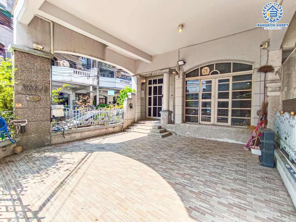 *****อาคารพาณิชย์ 4 ชั้นมือสอง ซอย บจก.โรจน์ไพบูลย์อีคิ๊ปเม้น สิรินธร เนื้อที่ 40 ตร.ว. ฟังก์ชัน 4 ห้องนอน 4 ห้องน้ำ 2 ที่จอดรถ เหมาะสำหรับอยู่อาศัย หรือทำ Home Office โครงการบนทำเลเดินทางสะดวก เชื่อมต่อถนนราชวิถี ถนนจรัญสนิทวงศ์ ถนนสมเด็จพระปิ่นเกล้า ใกล้จุดขึ้นทางด่วน "ศรีรัช"