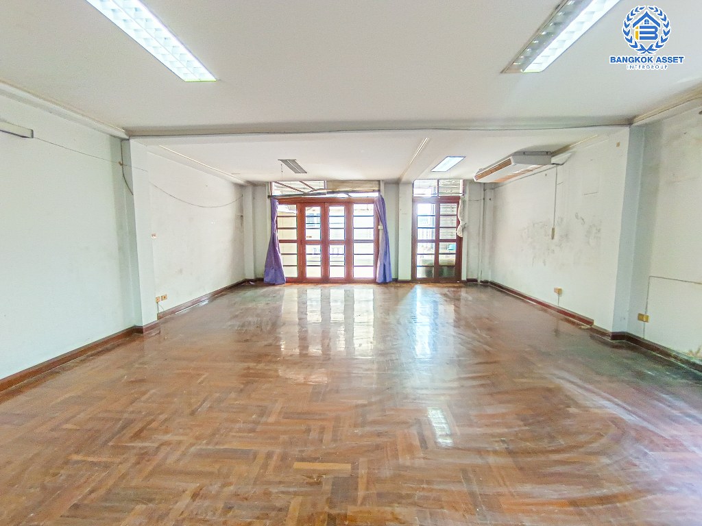 *****อาคารพาณิชย์ 4 ชั้นมือสอง ซอย บจก.โรจน์ไพบูลย์อีคิ๊ปเม้น สิรินธร เนื้อที่ 40 ตร.ว. ฟังก์ชัน 4 ห้องนอน 4 ห้องน้ำ 2 ที่จอดรถ เหมาะสำหรับอยู่อาศัย หรือทำ Home Office โครงการบนทำเลเดินทางสะดวก เชื่อมต่อถนนราชวิถี ถนนจรัญสนิทวงศ์ ถนนสมเด็จพระปิ่นเกล้า ใกล้จุดขึ้นทางด่วน "ศรีรัช"