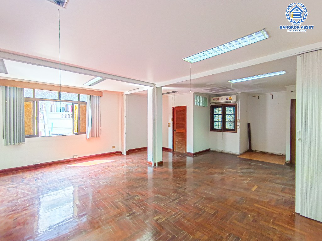 *****อาคารพาณิชย์ 4 ชั้นมือสอง ซอย บจก.โรจน์ไพบูลย์อีคิ๊ปเม้น สิรินธร เนื้อที่ 40 ตร.ว. ฟังก์ชัน 4 ห้องนอน 4 ห้องน้ำ 2 ที่จอดรถ เหมาะสำหรับอยู่อาศัย หรือทำ Home Office โครงการบนทำเลเดินทางสะดวก เชื่อมต่อถนนราชวิถี ถนนจรัญสนิทวงศ์ ถนนสมเด็จพระปิ่นเกล้า ใกล้จุดขึ้นทางด่วน "ศรีรัช"